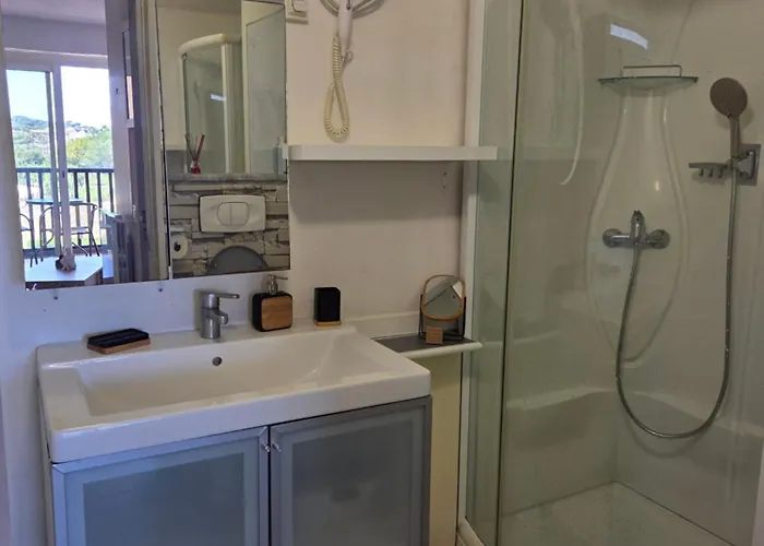 Bright With Golf Course View *